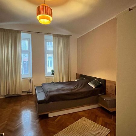 Apartamento Spacious City Flat With Courtyard Košice Exterior foto